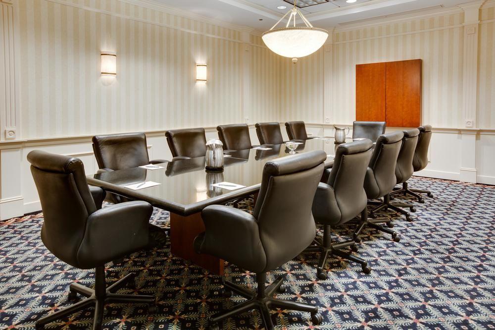Embassy Suites Cleveland-Rockside Independence Bagian luar foto