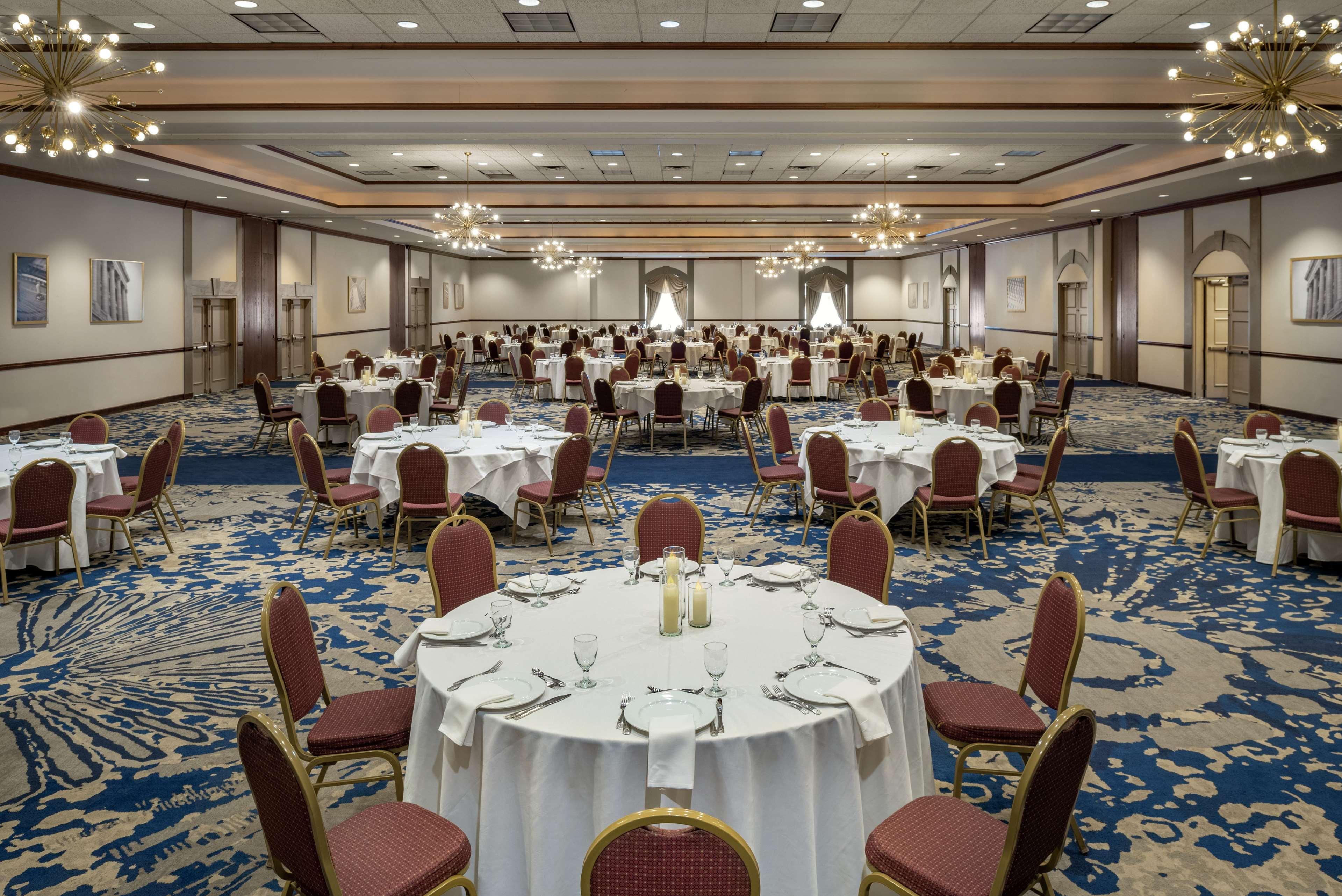 Embassy Suites Cleveland-Rockside Independence Bagian luar foto
