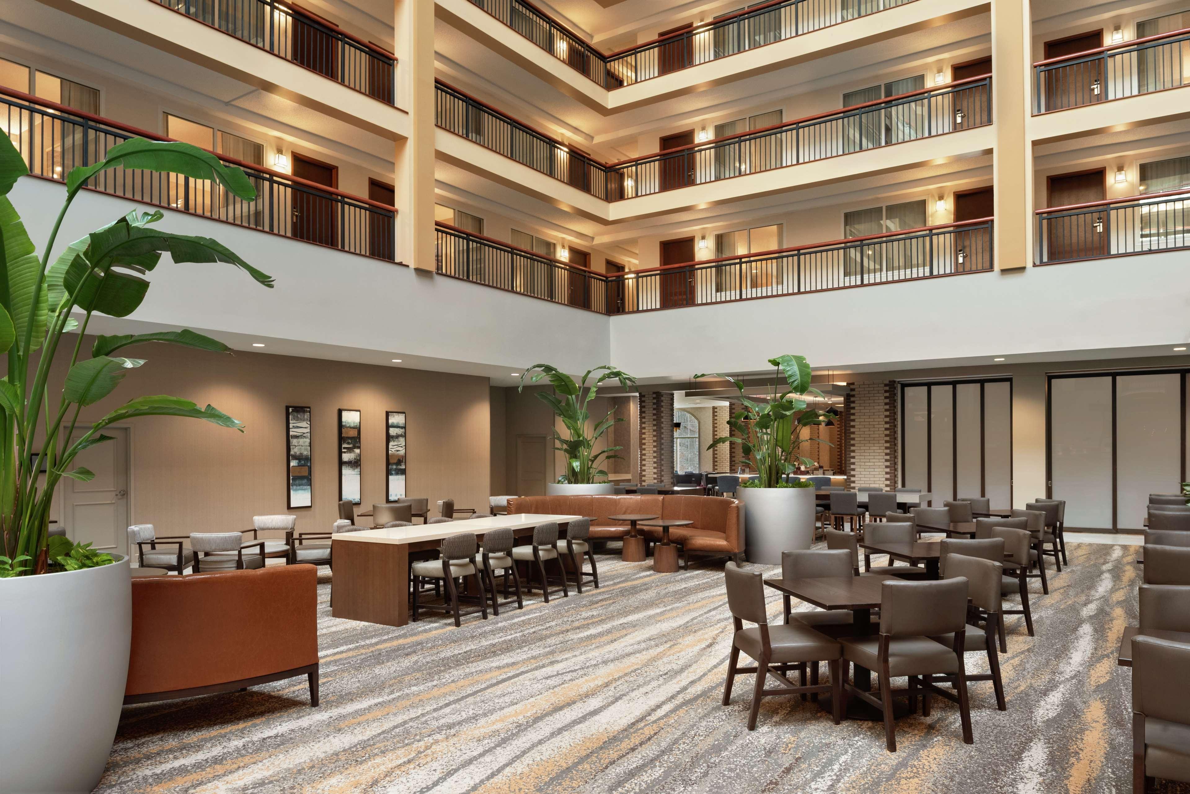 Embassy Suites Cleveland-Rockside Independence Bagian luar foto