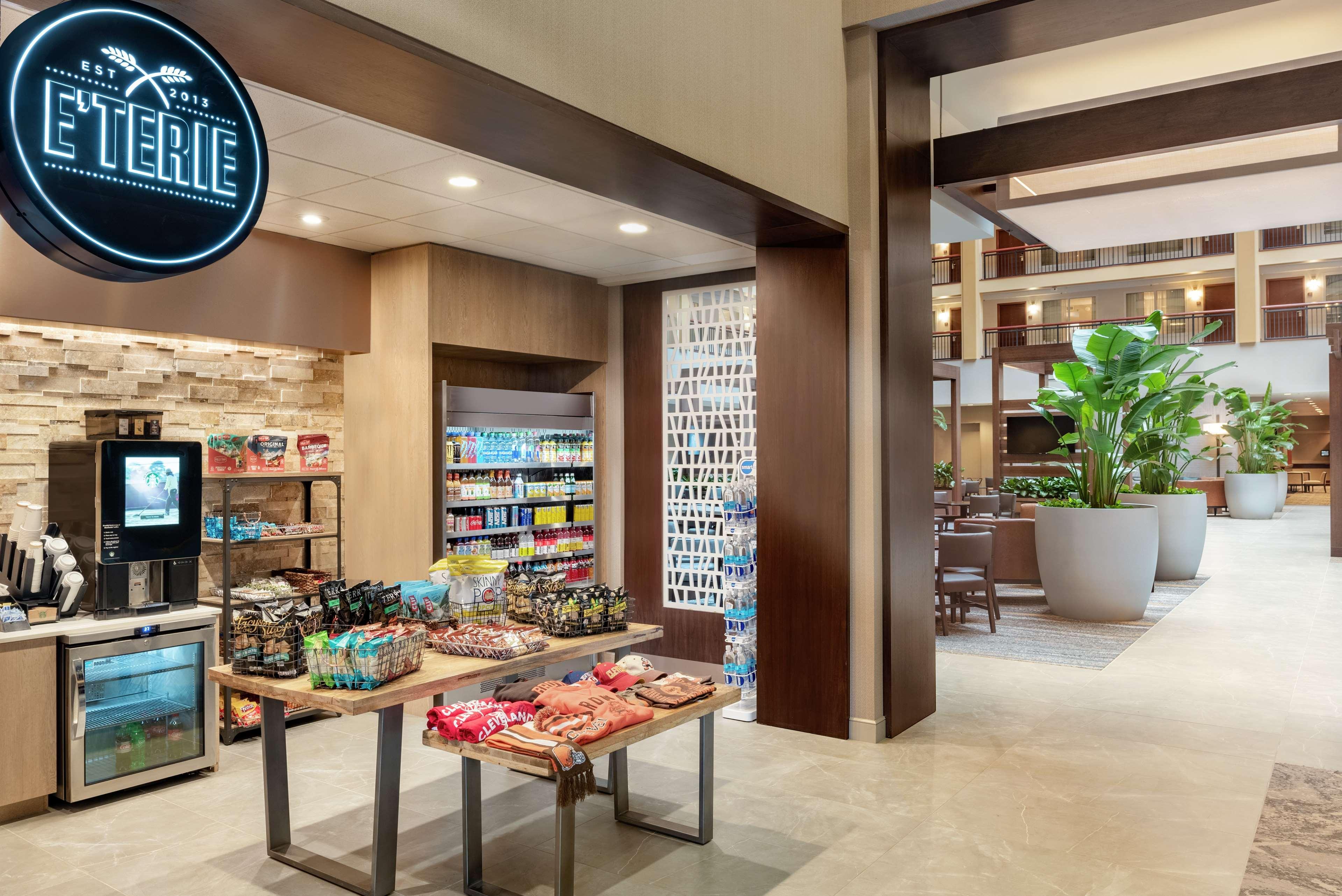 Embassy Suites Cleveland-Rockside Independence Bagian luar foto