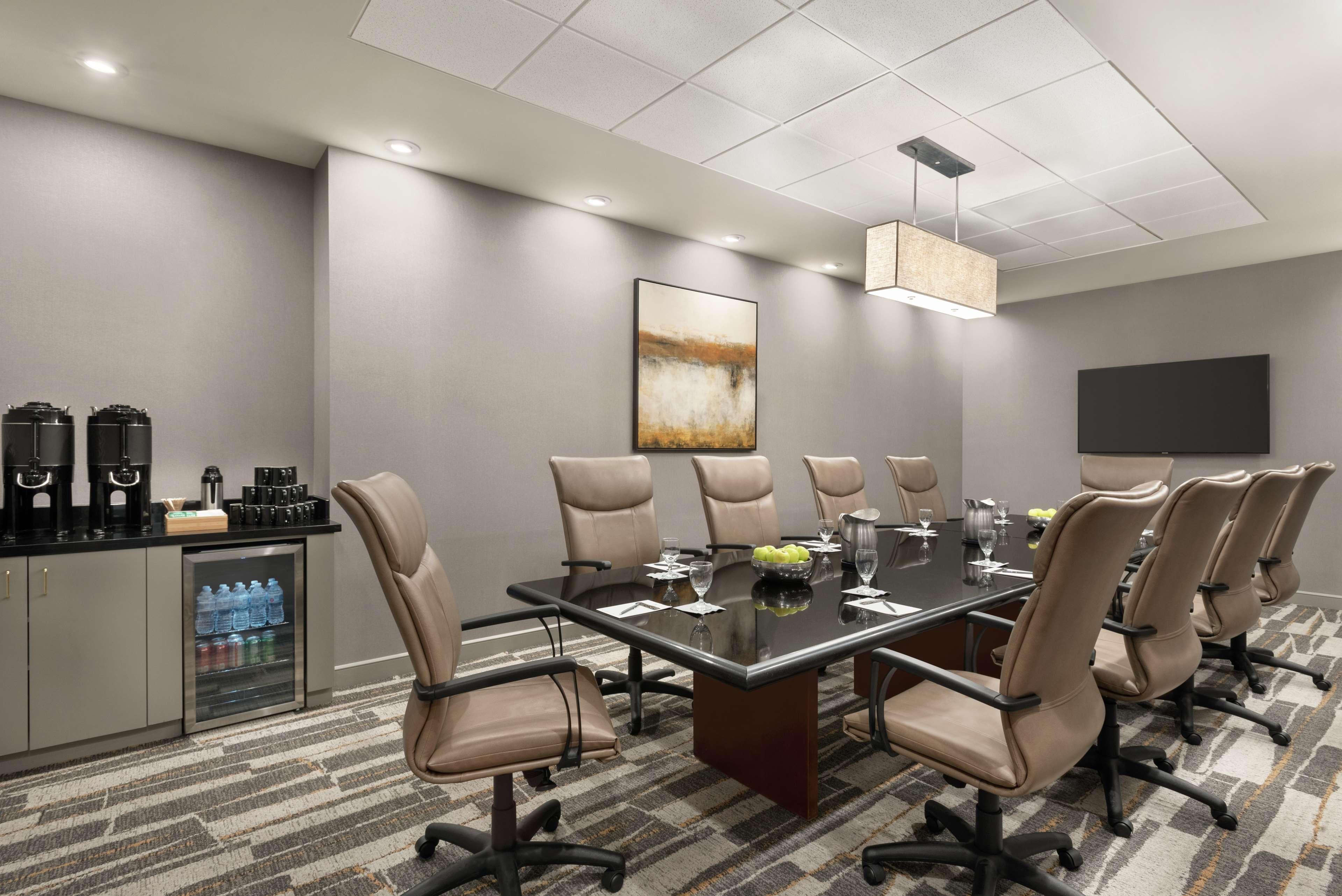 Embassy Suites Cleveland-Rockside Independence Bagian luar foto