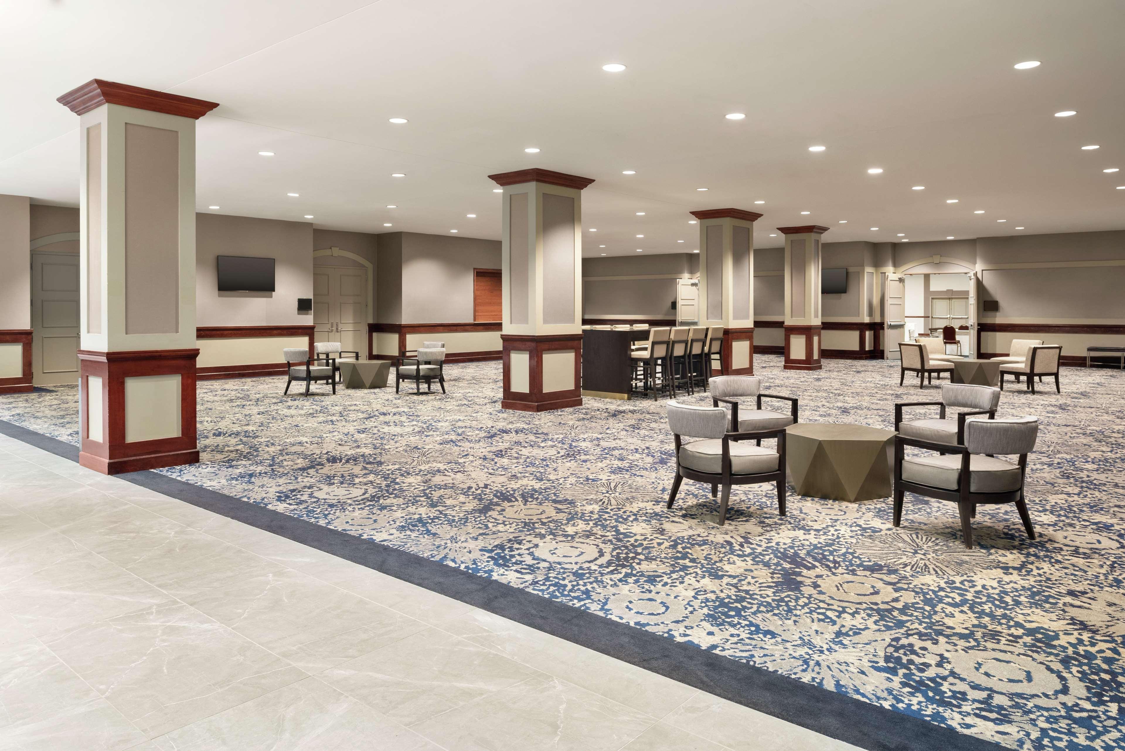Embassy Suites Cleveland-Rockside Independence Bagian luar foto