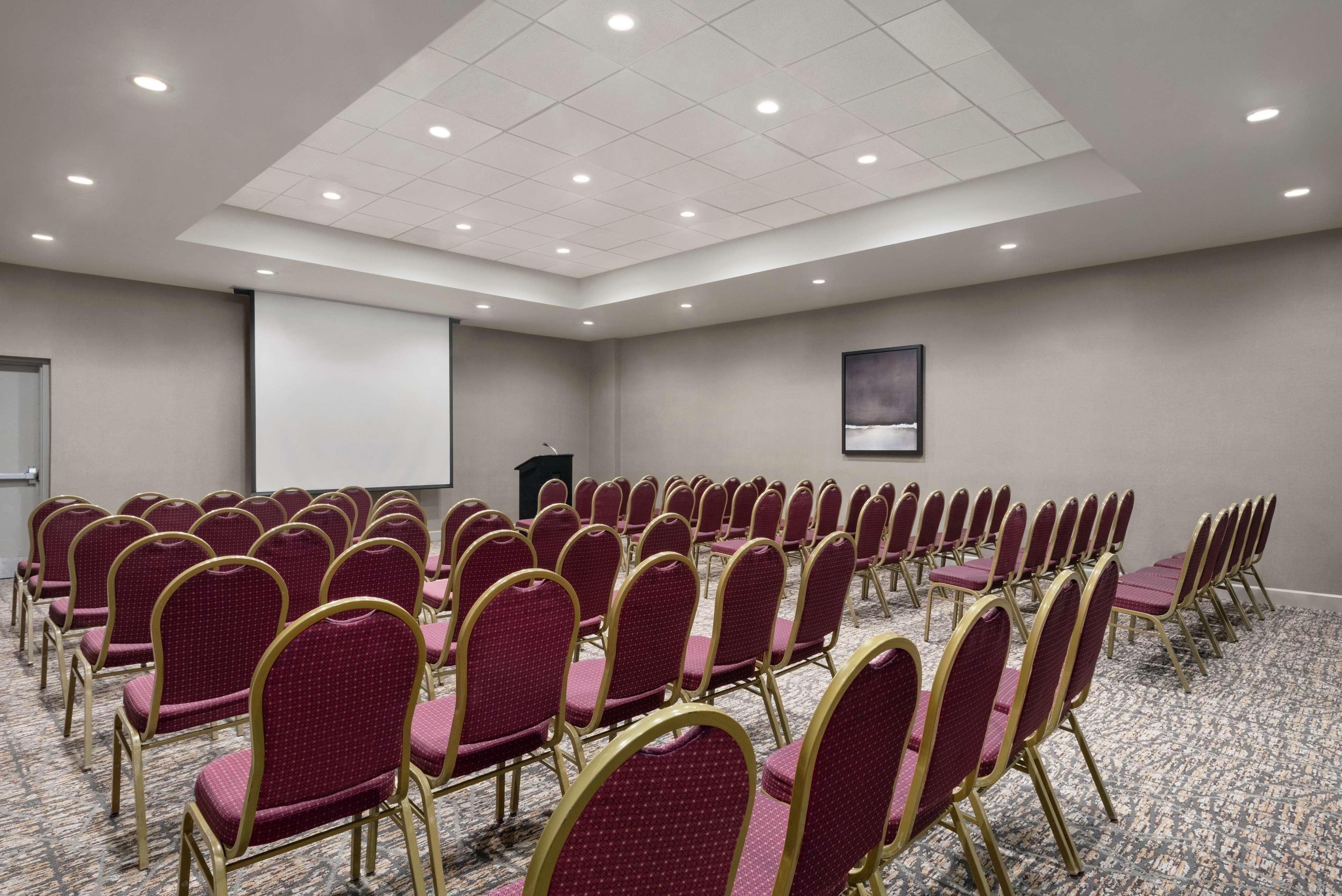 Embassy Suites Cleveland-Rockside Independence Bagian luar foto