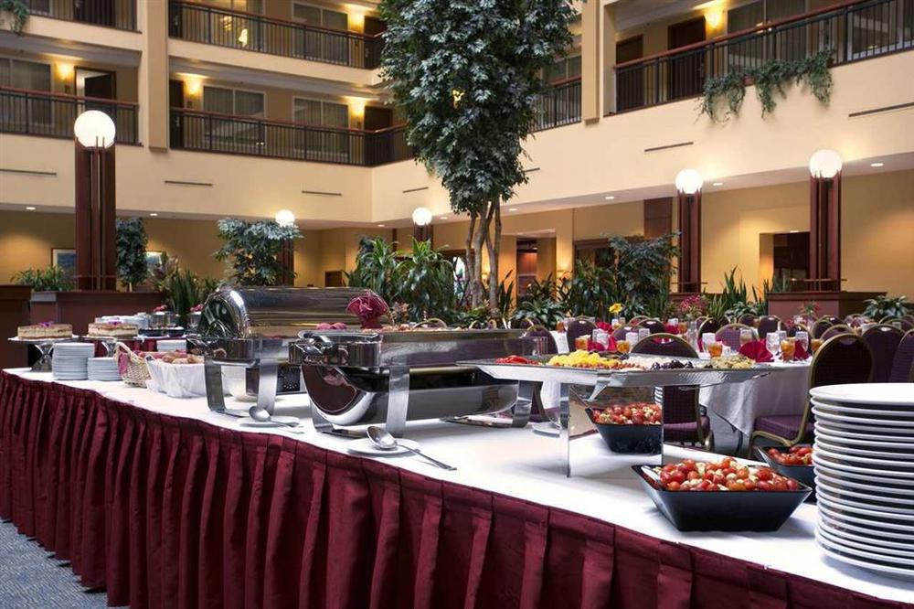 Embassy Suites Cleveland-Rockside Independence Restoran foto