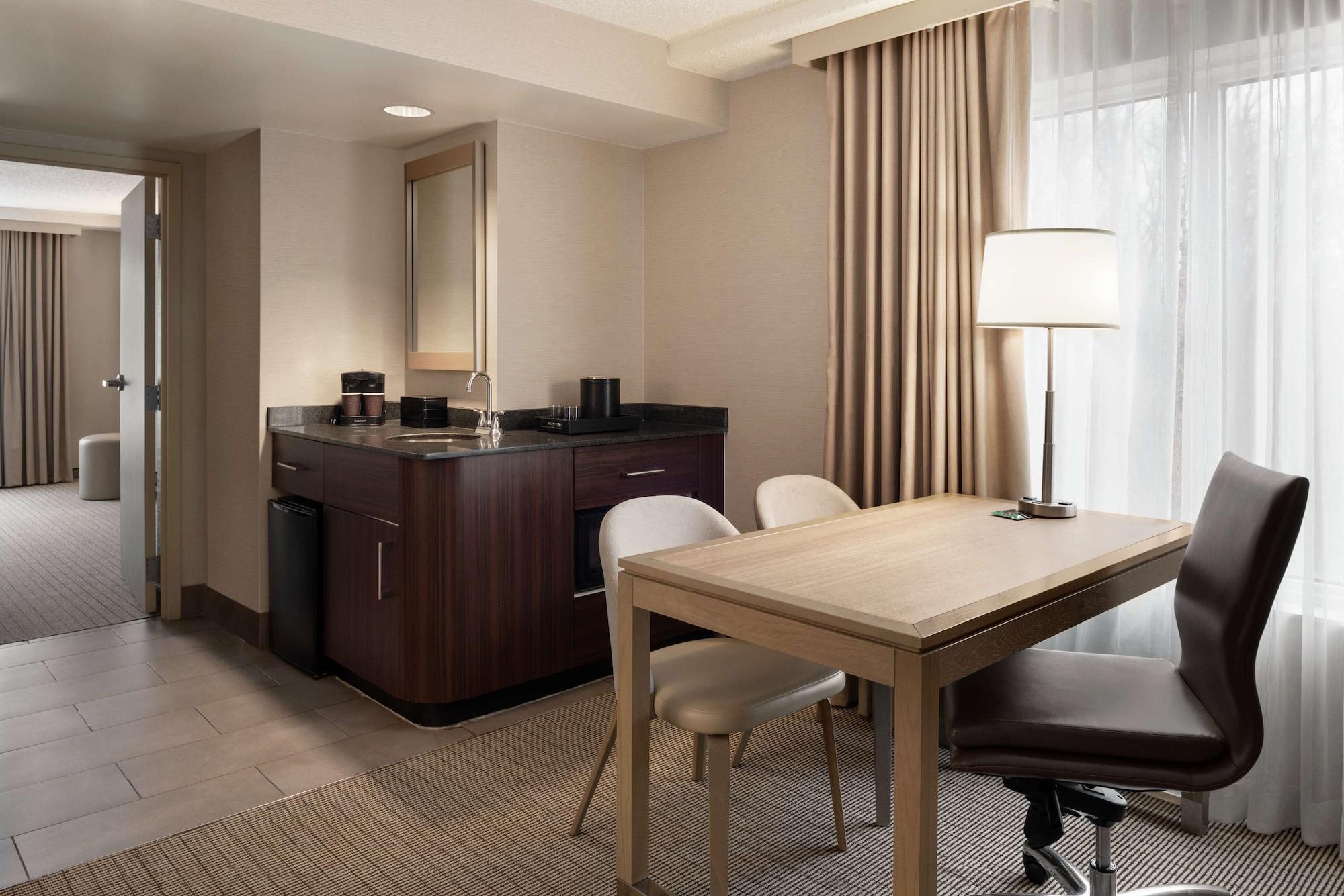 Embassy Suites Cleveland-Rockside Independence Bagian luar foto