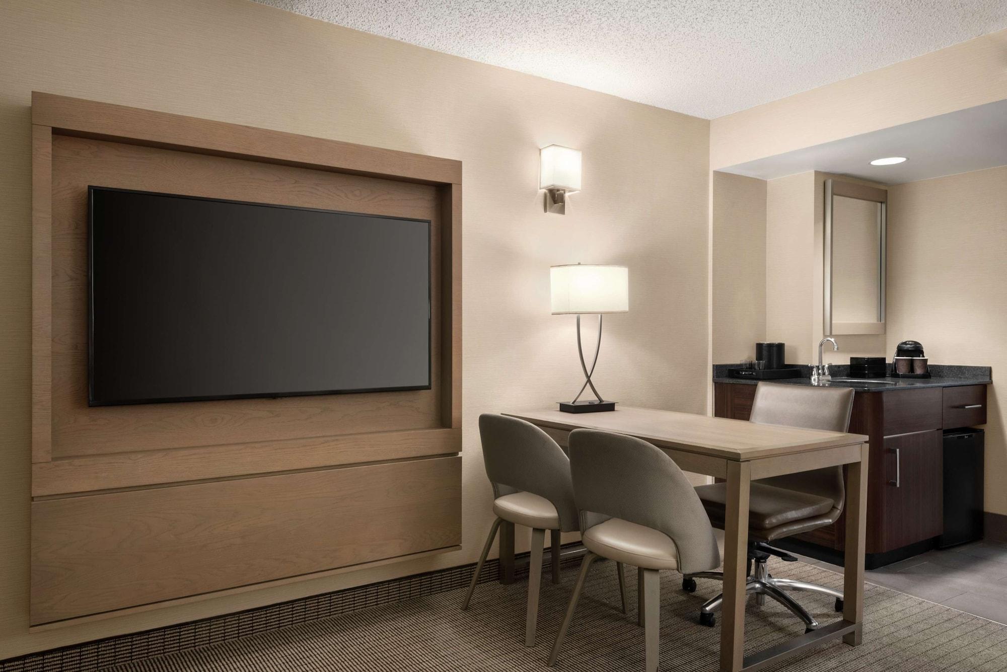 Embassy Suites Cleveland-Rockside Independence Bagian luar foto