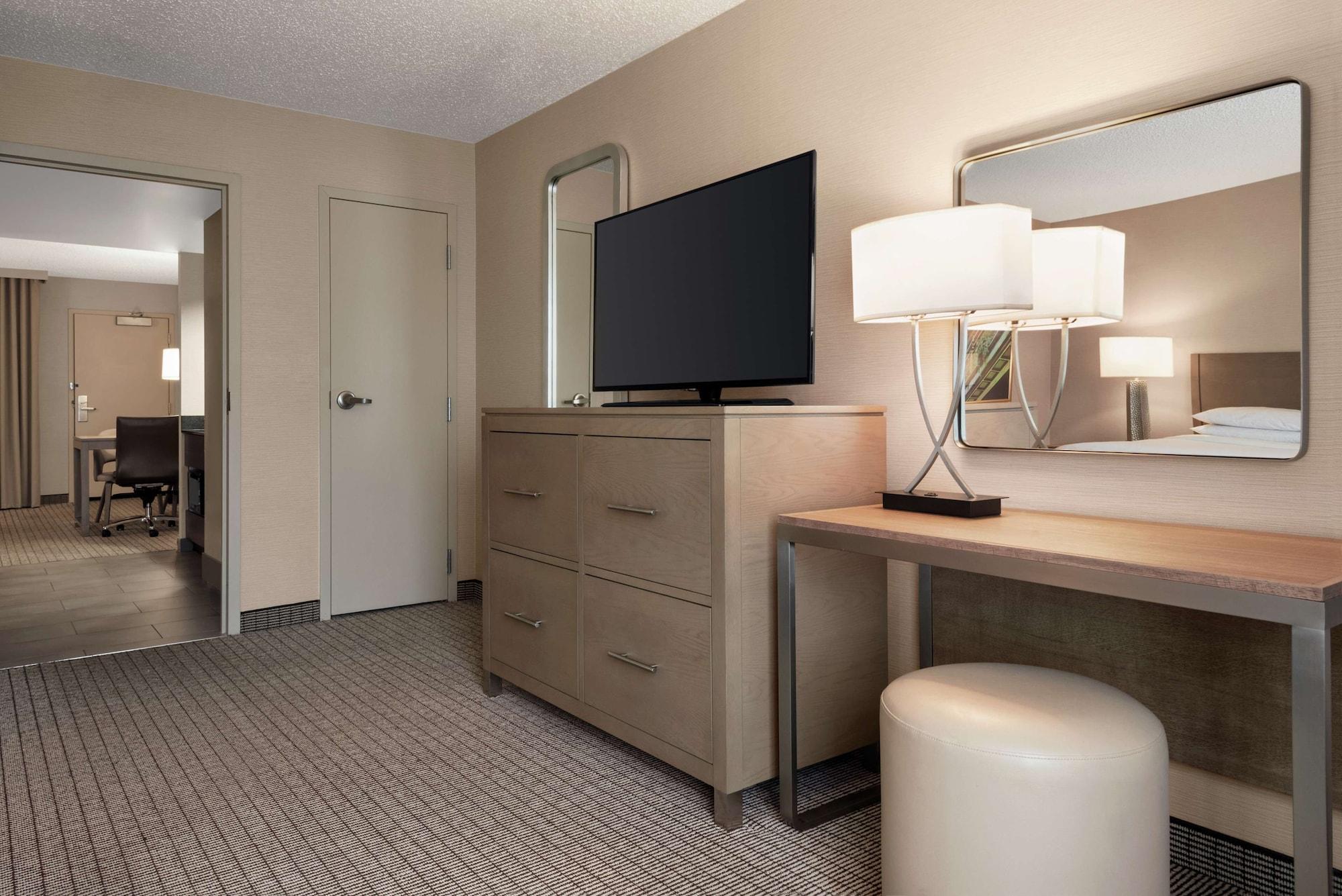 Embassy Suites Cleveland-Rockside Independence Bagian luar foto