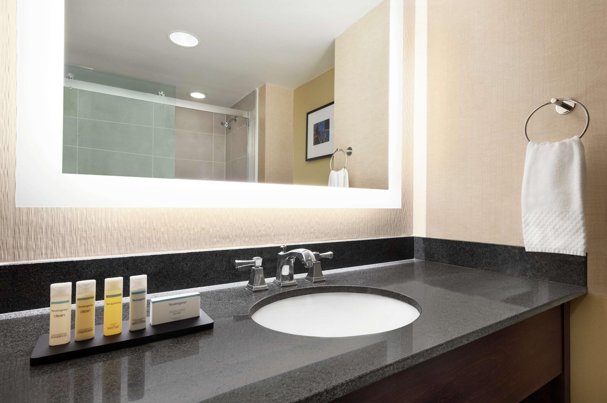 Embassy Suites Cleveland-Rockside Independence Bagian luar foto
