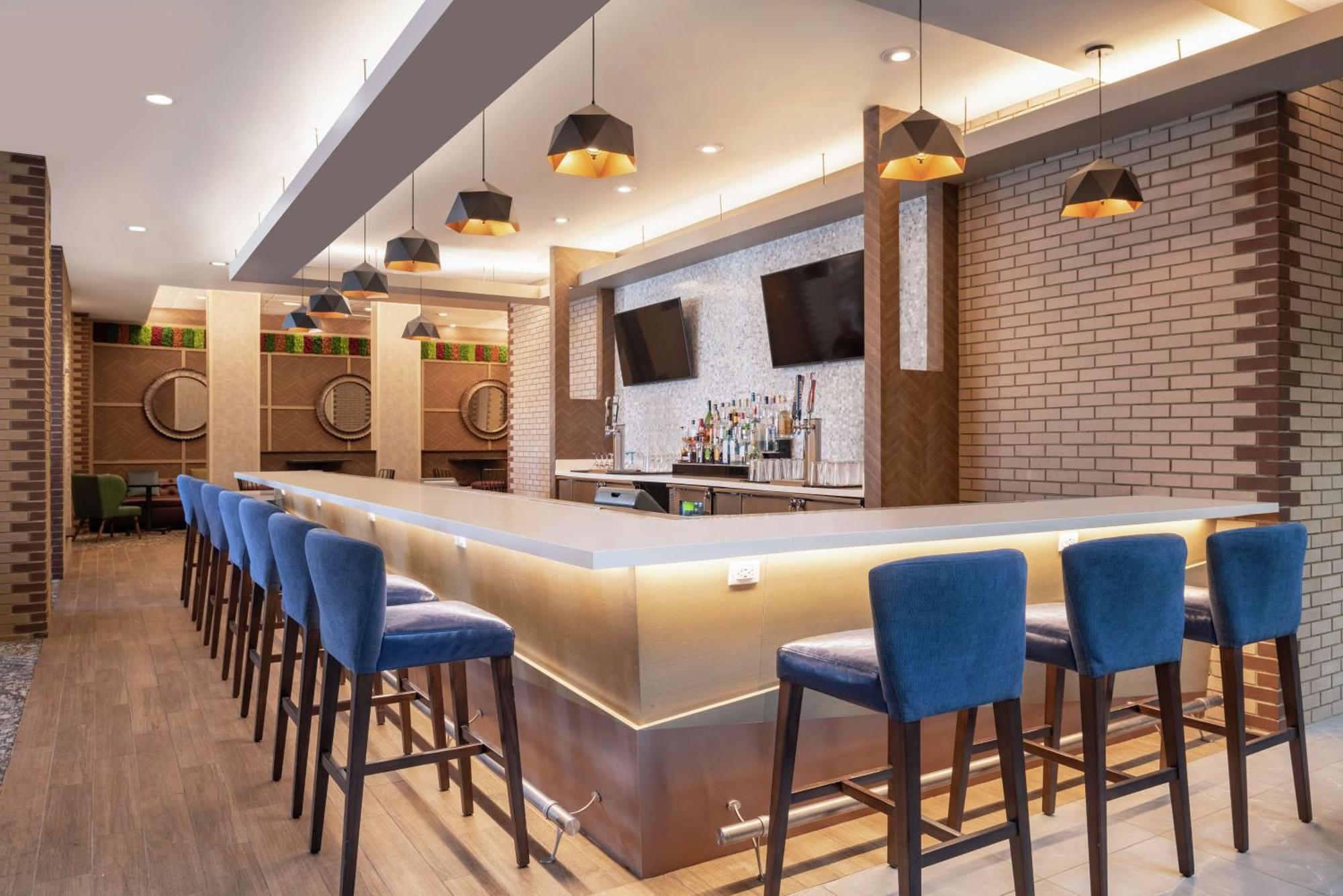 Embassy Suites Cleveland-Rockside Independence Bagian luar foto