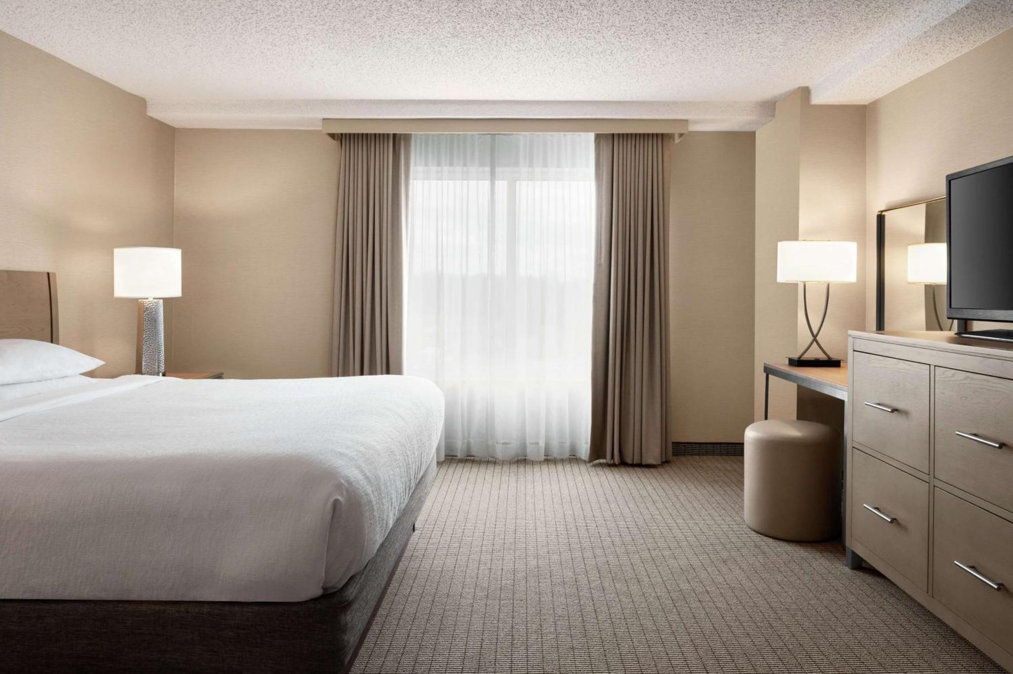 Embassy Suites Cleveland-Rockside Independence Bagian luar foto