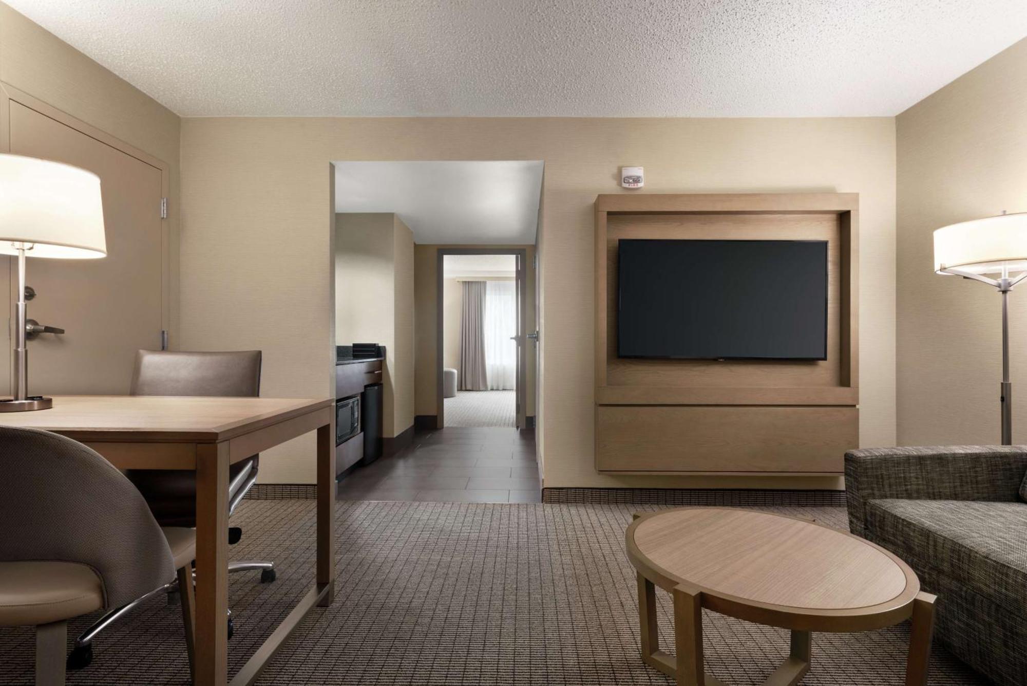 Embassy Suites Cleveland-Rockside Independence Bagian luar foto