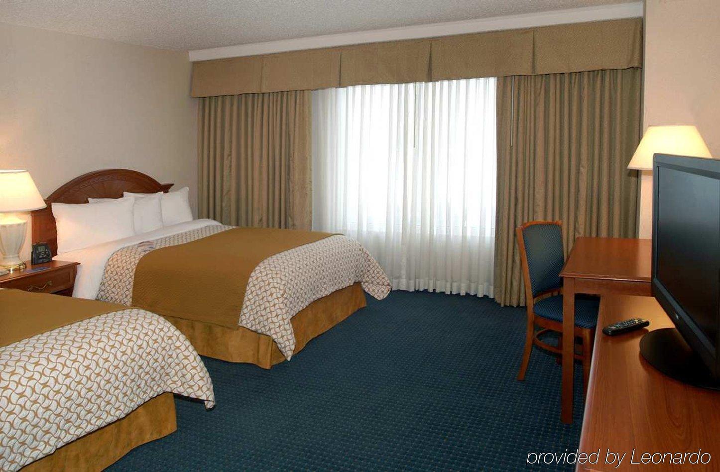 Embassy Suites Cleveland-Rockside Independence Ruang foto