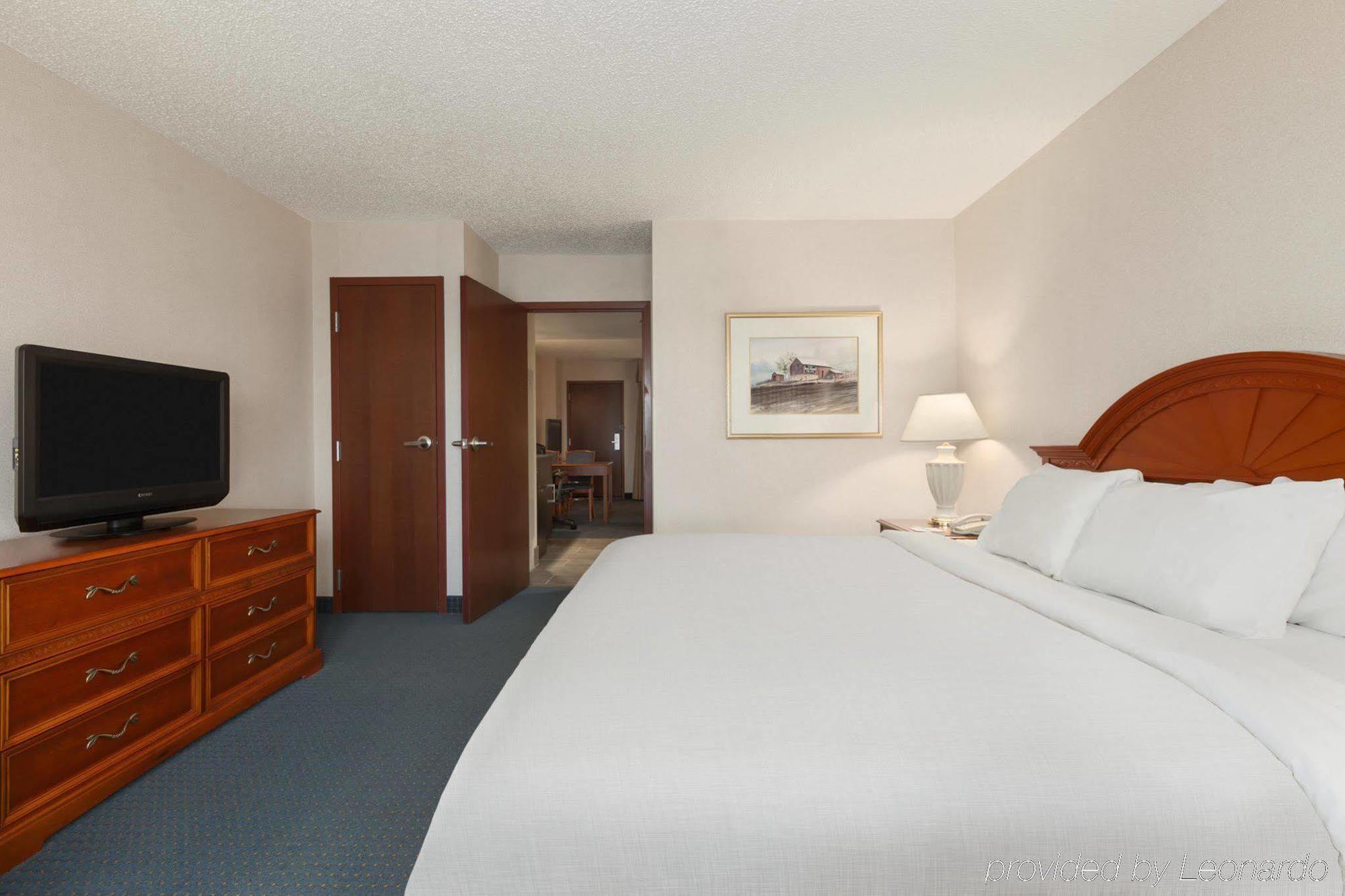 Embassy Suites Cleveland-Rockside Independence Ruang foto