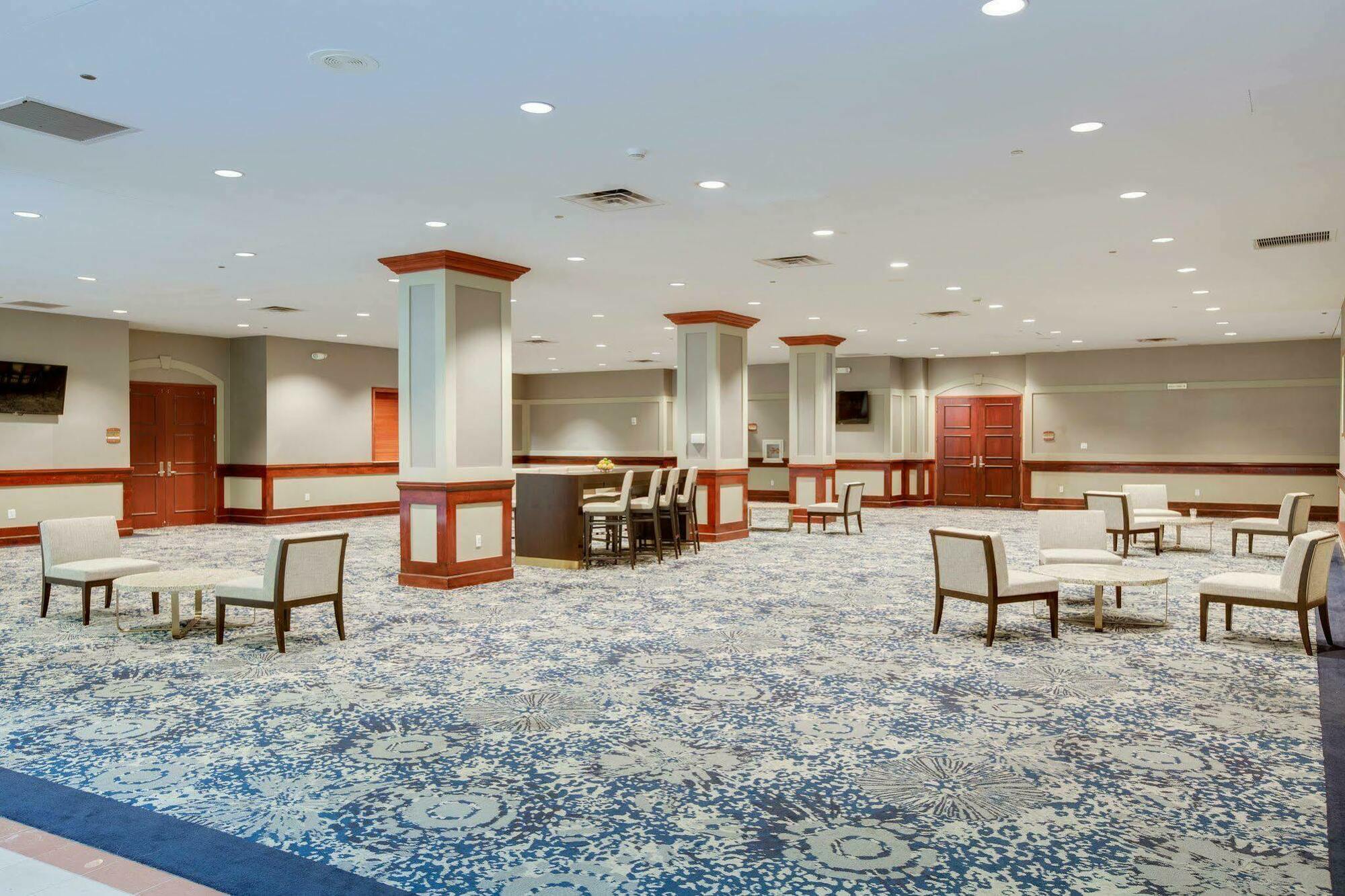Embassy Suites Cleveland-Rockside Independence Bagian luar foto
