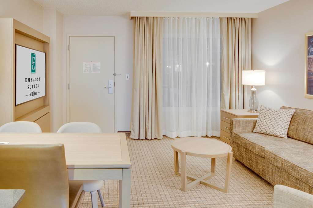 Embassy Suites Cleveland-Rockside Independence Ruang foto