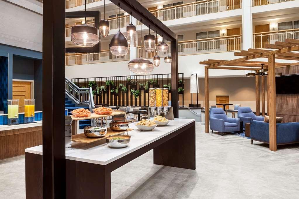 Embassy Suites Cleveland-Rockside Independence Restoran foto